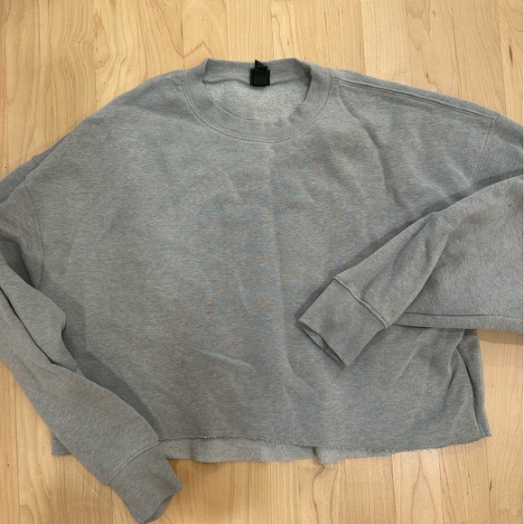 Wild Fable Gray Crop Sweatshirt - Picture 1 of 3
